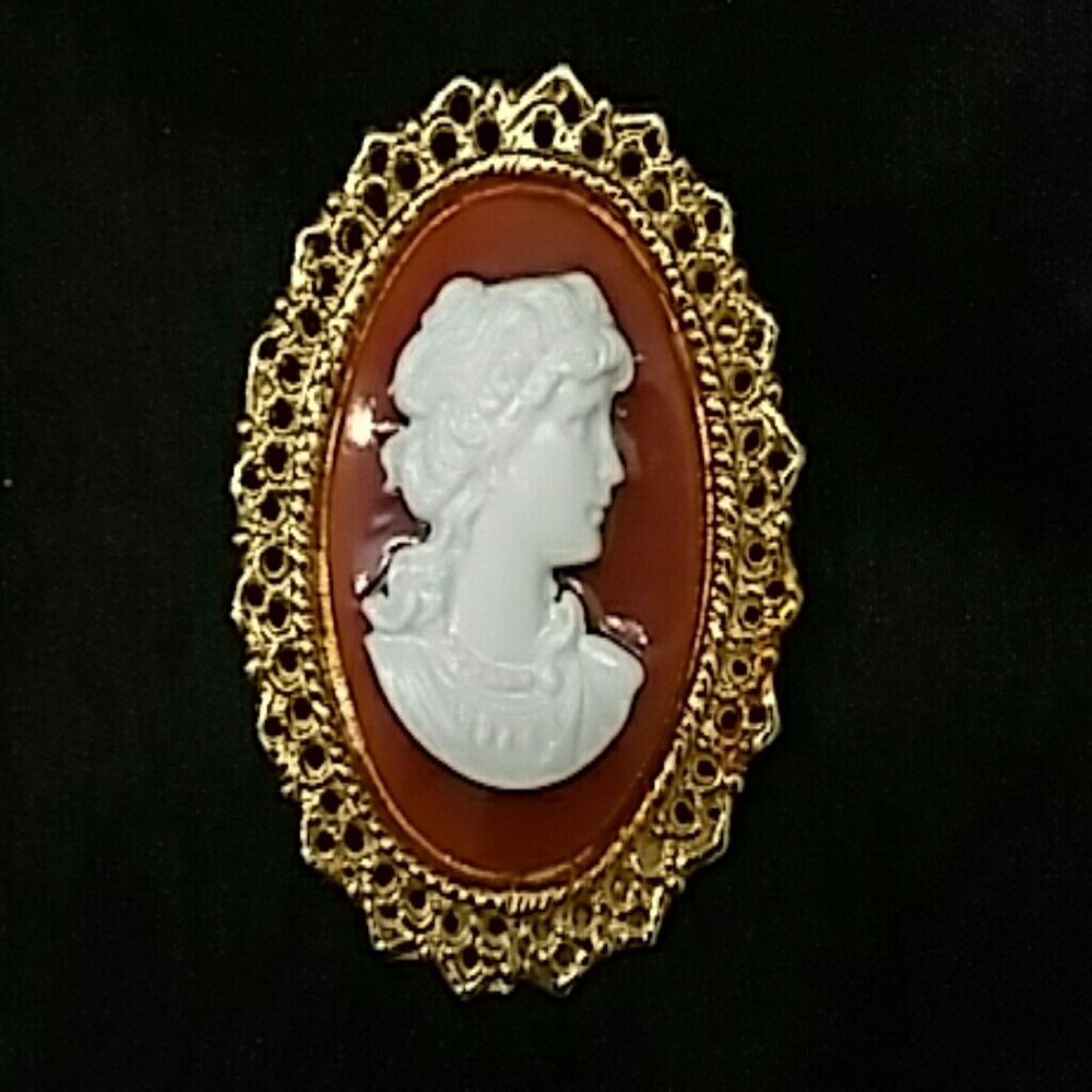 Cameo brooch